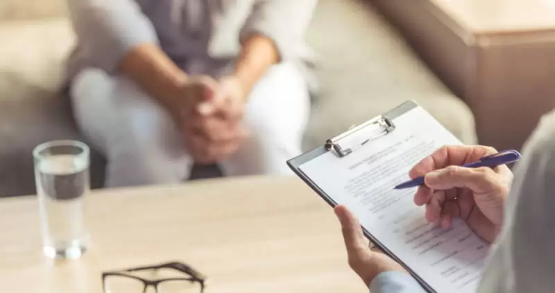 Profissional a realizar avaliação psicológica